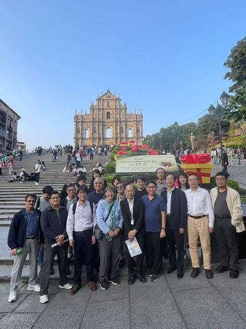 Tour (2)
